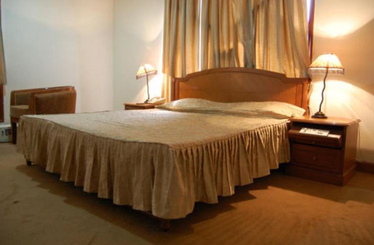 Hotel Sita Manor Гвалиор Екстериор снимка