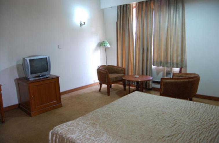 Hotel Sita Manor Гвалиор Стая снимка