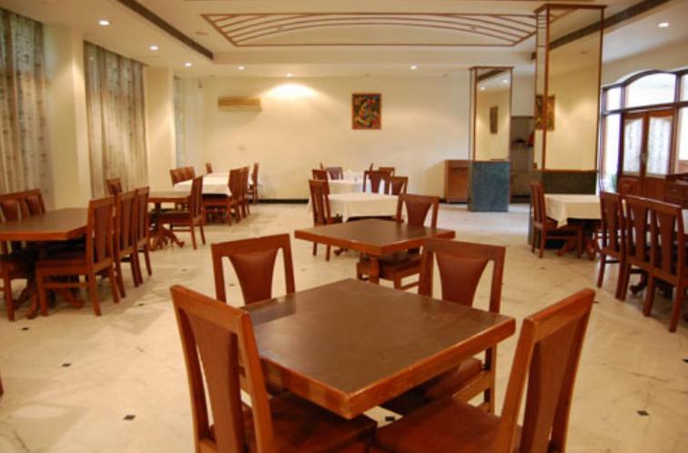 Hotel Sita Manor Гвалиор Екстериор снимка